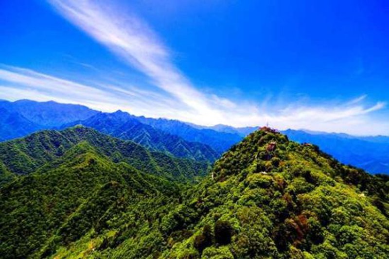 瀑布：bào pū，是水流从高空倾泻而下的自然景观。