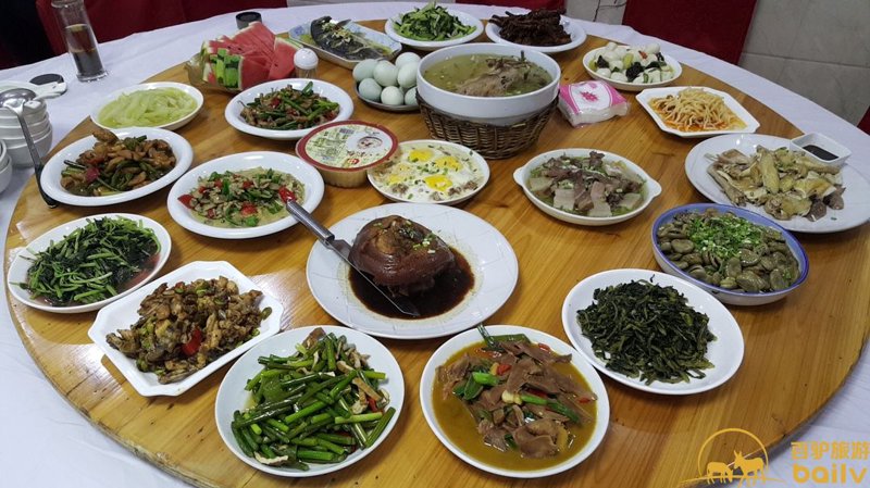 户外徒步照片的“高冠瀑布”法则：一张好图背后的四个维度对比
